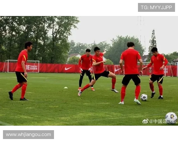 国足主场逆转劲敌全场高燃球迷齐声呐喊见证球队重返巅峰时刻 国足主场逆转劲敌全场高燃球迷齐声呐喊见证球队重返巅峰时刻