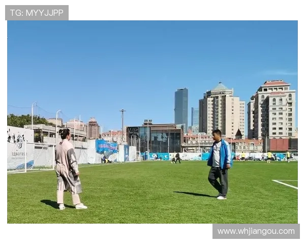 大连人主场迎战天津队全力争胜期待精彩对决与球迷共庆足球盛宴