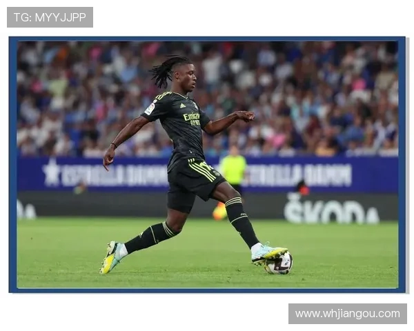 巴萨与皇马外套对决时尚风潮引领球迷热潮 巴萨与皇马外套对决时尚风潮引领球迷热潮